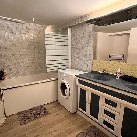 La Parenthese De L'eau Benite